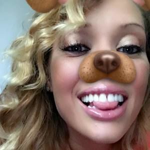 Meet your Posher, Corrine